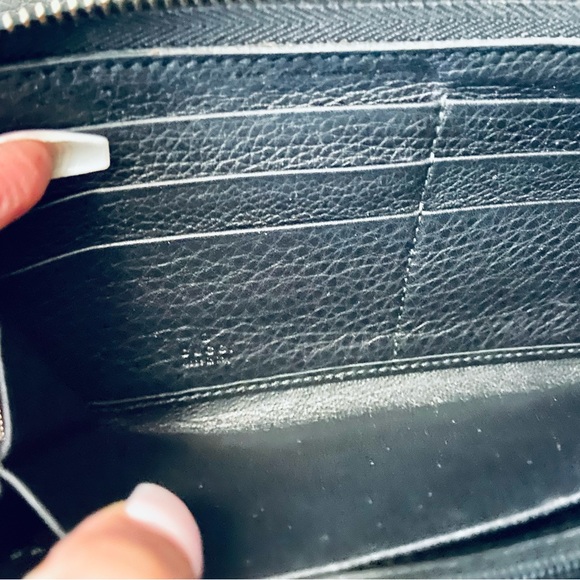 GUCCI BLACK ZIPPY SOHO WALLET - Picture 6 of 11